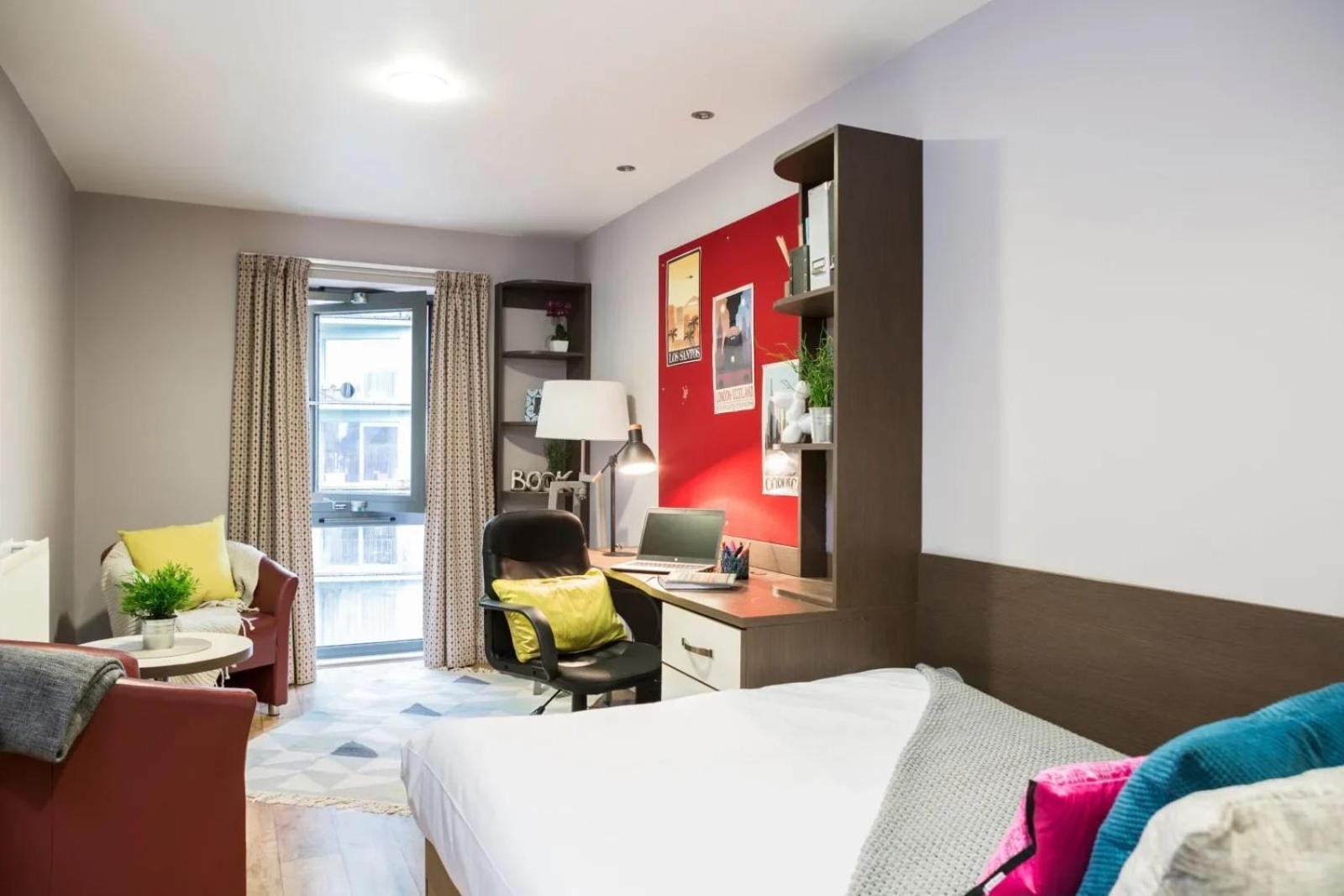 Student Only - Dashwood In * Londen